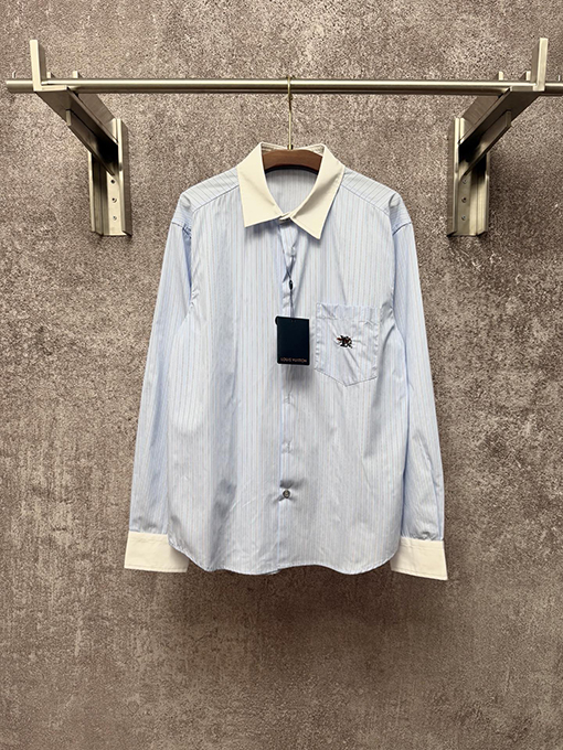 ルイヴィトン 胸にキツネの刺繍がされたポケットが付いたホワイトカラーの長袖シャツ