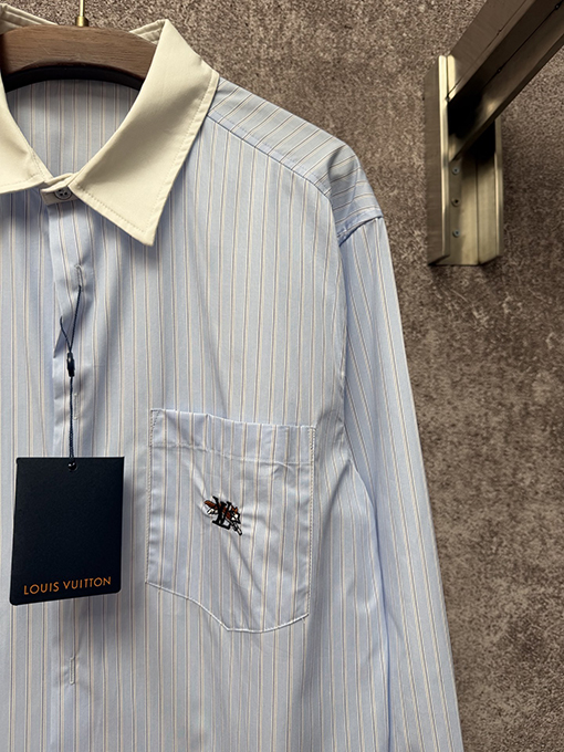 ルイヴィトン 胸にキツネの刺繍がされたポケットが付いたホワイトカラーの長袖シャツ