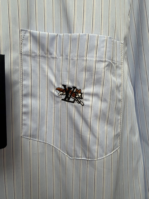 ルイヴィトン 胸にキツネの刺繍がされたポケットが付いたホワイトカラーの長袖シャツ