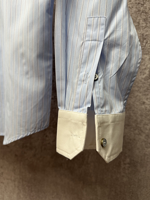 ルイヴィトン 胸にキツネの刺繍がされたポケットが付いたホワイトカラーの長袖シャツ