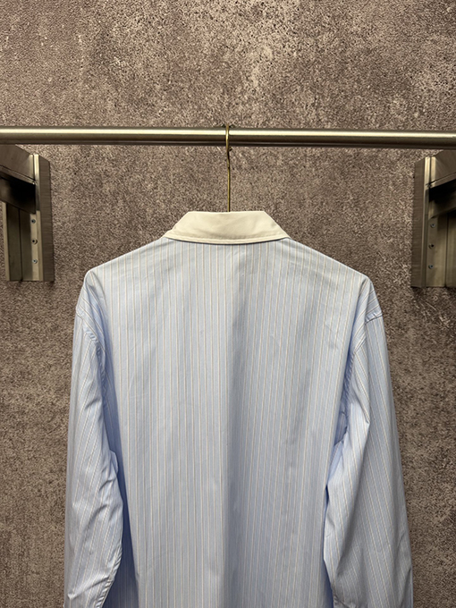 ルイヴィトン 胸にキツネの刺繍がされたポケットが付いたホワイトカラーの長袖シャツ