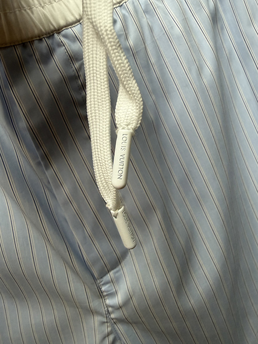 ルイヴィトンスーパーコピー ホワイトカラーの刺繍ストライプショートパンツ