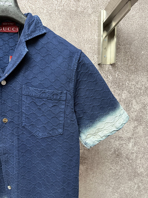 グッチ ブランドのダブルGロゴが入ったジャカードカラーのフルカバー半袖シャツ