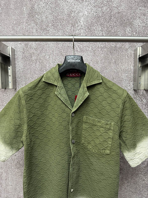 グッチ ブランドのダブルGロゴが入ったジャカードカラーのフルカバー半袖シャツ