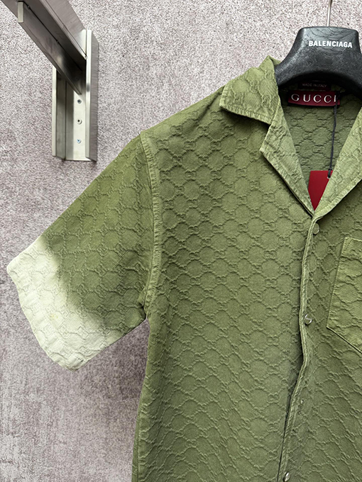 グッチ ブランドのダブルGロゴが入ったジャカードカラーのフルカバー半袖シャツ