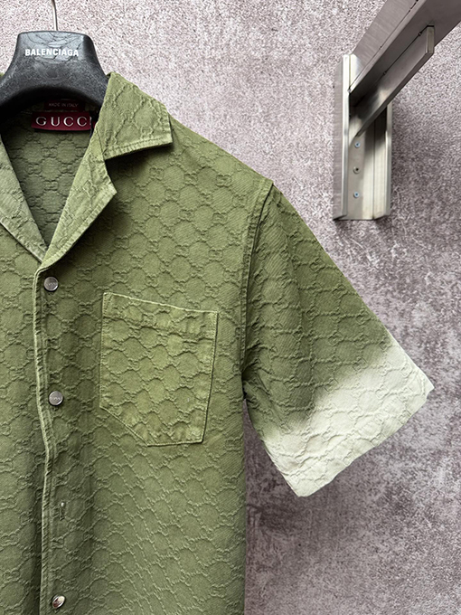 グッチ ブランドのダブルGロゴが入ったジャカードカラーのフルカバー半袖シャツ