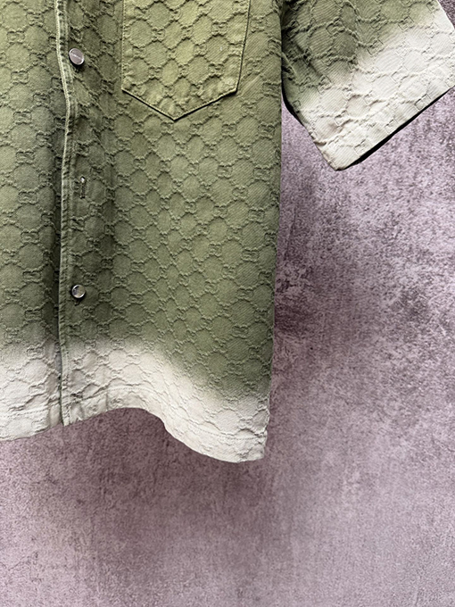 グッチ ブランドのダブルGロゴが入ったジャカードカラーのフルカバー半袖シャツ