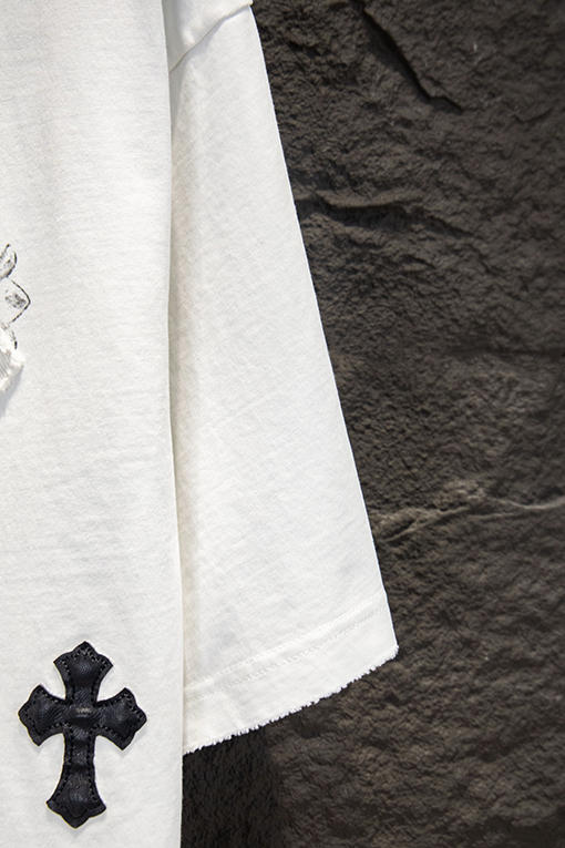 クロムハーツ ヘビーデューティーなダメージプリントのアップリケ刺繍半袖Tシャツ
