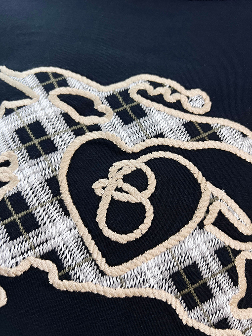 バーバリー BURBERRY 麻縄刺繍レタリング背中に軍馬柄ロゴクルーネック半袖Tシャツ