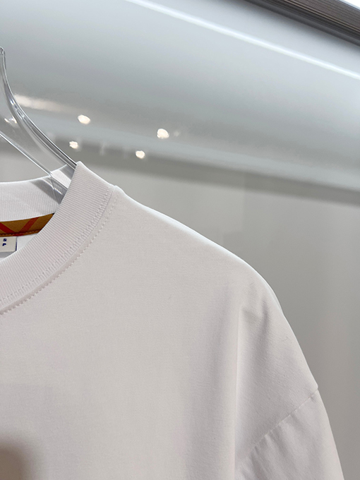 バーバリー BURBERRY 麻縄刺繍レタリング背中に軍馬柄ロゴクルーネック半袖Tシャツ