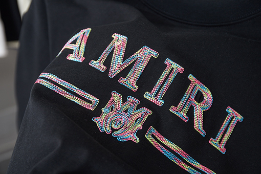 アミリスーパーコピー 新モデル刺繍レターロゴ半袖Tシャツ