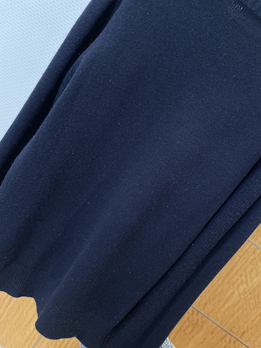 プラダ エナメルのトライアングルロゴパッチワークポケットニットセーター