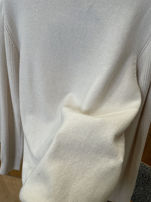 プラダ エナメルのトライアングルロゴパッチワークポケットニットセーター