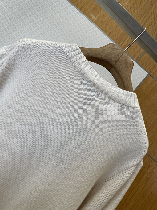 プラダ エナメルのトライアングルロゴパッチワークポケットニットセーター