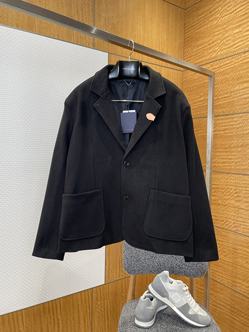 ルイヴィトン レザーVネックスーツジャケット