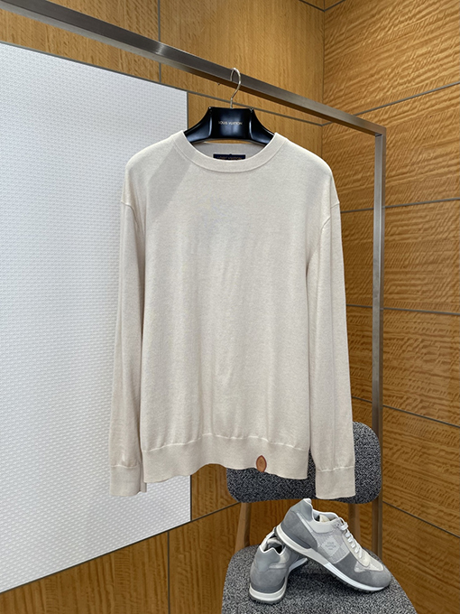 ルイヴィトン レザーバッジクルーネックニットセーター