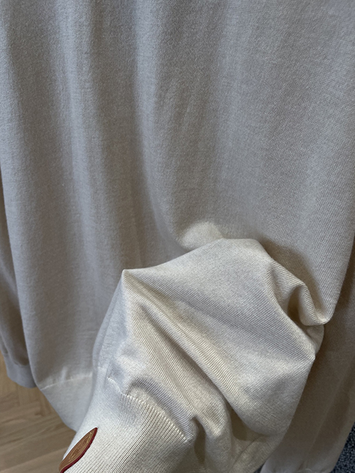 ルイヴィトン レザーバッジクルーネックニットセーター