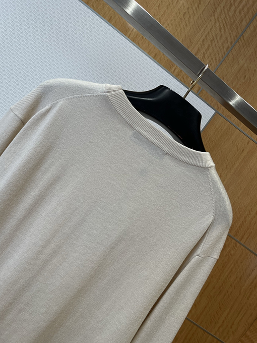 ルイヴィトン レザーバッジクルーネックニットセーター