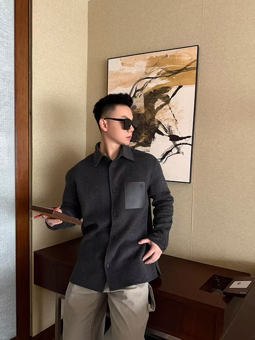 ロエベコピー レザートリムのラペルコート