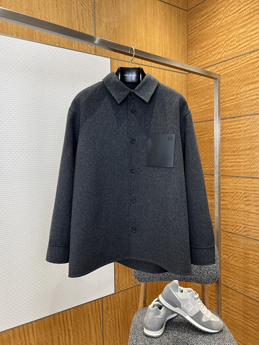 ロエベコピー レザートリムのラペルコート