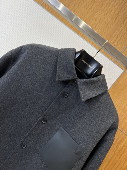 ロエベコピー レザートリムのラペルコート