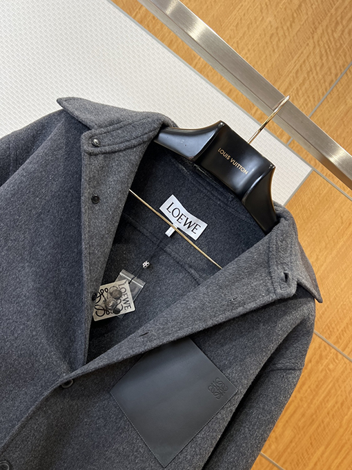 ロエベコピー レザートリムのラペルコート