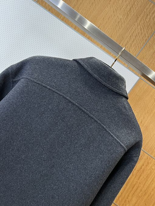 ロエベコピー レザートリムのラペルコート