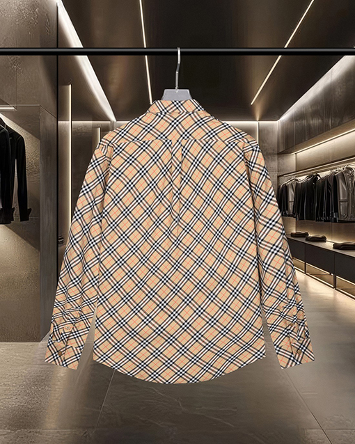 バーバリー 胸元に盾の刺繍と細かいチェック柄を施した長袖シャツ