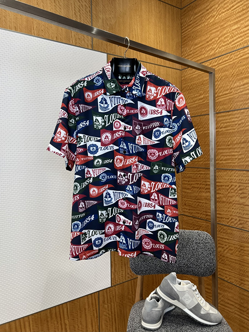 ルイヴィトンスーパーコピー ロゴプリントの襟付き半袖シャツ