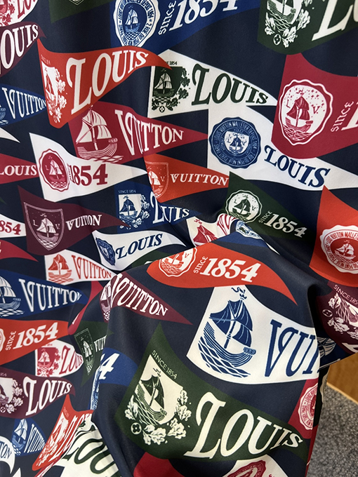 ルイヴィトンスーパーコピー ロゴプリントの襟付き半袖シャツ