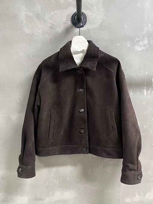 ボッテガヴェネタコピー レディースレトロなさとクールさが魅力のカシミア混コート