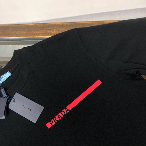 プラダスーパーコピー PRADA シリコンレッドロゴカップル半袖Tシャツ
