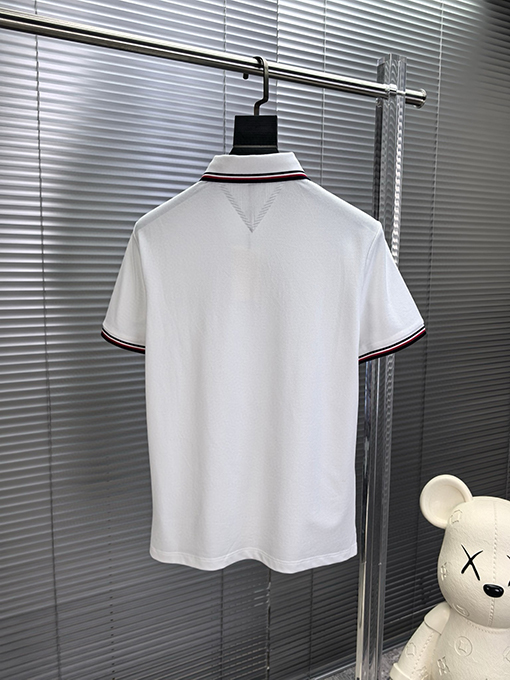 モンクレール 新作の襟付き半袖ポロシャツ