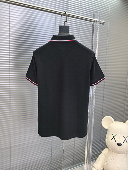 モンクレール 新作の襟付き半袖ポロシャツ