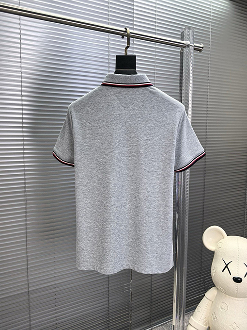 モンクレール 新作の襟付き半袖ポロシャツ