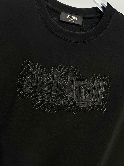 フェンディ FENDI ヘビーデューティーなスパンコールのカラーブロック刺繍入りレターロゴ半袖Tシャツ