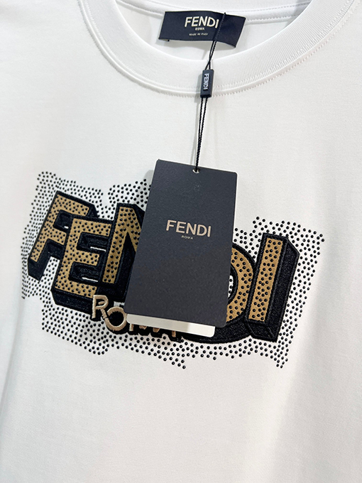 フェンディ FENDI ヘビーデューティーなスパンコールのカラーブロック刺繍入りレターロゴ半袖Tシャツ