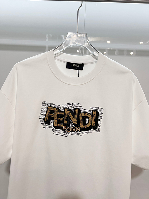 フェンディ FENDI ヘビーデューティーなスパンコールのカラーブロック刺繍入りレターロゴ半袖Tシャツ