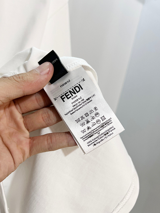 フェンディ FENDI ヘビーデューティーなスパンコールのカラーブロック刺繍入りレターロゴ半袖Tシャツ