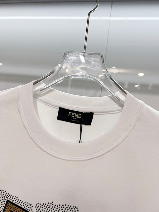フェンディ FENDI ヘビーデューティーなスパンコールのカラーブロック刺繍入りレターロゴ半袖Tシャツ