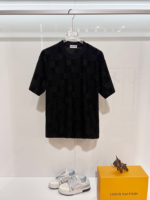 ロエベコピー フルカバープリントのモノグラムロゴ半袖Tシャツ