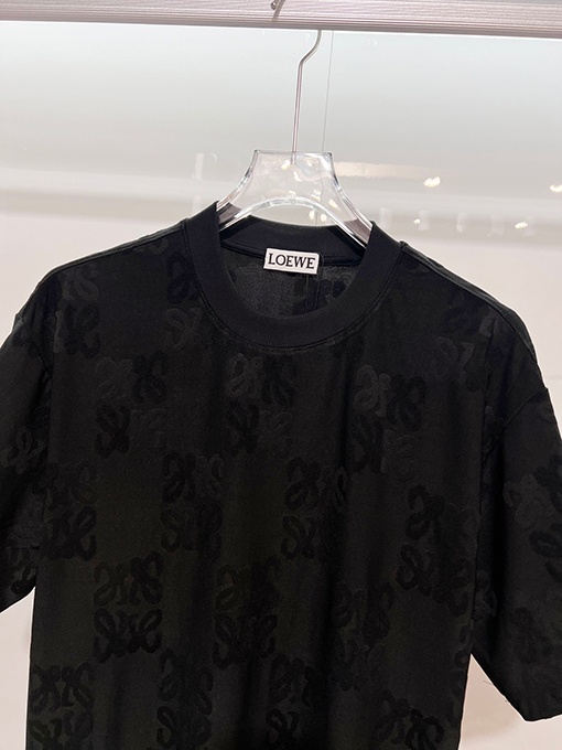 ロエベコピー フルカバープリントのモノグラムロゴ半袖Tシャツ