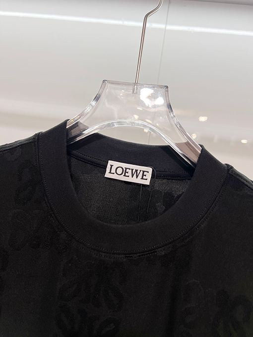 ロエベコピー フルカバープリントのモノグラムロゴ半袖Tシャツ