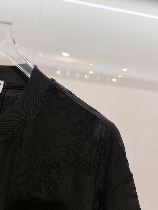 ロエベコピー フルカバープリントのモノグラムロゴ半袖Tシャツ