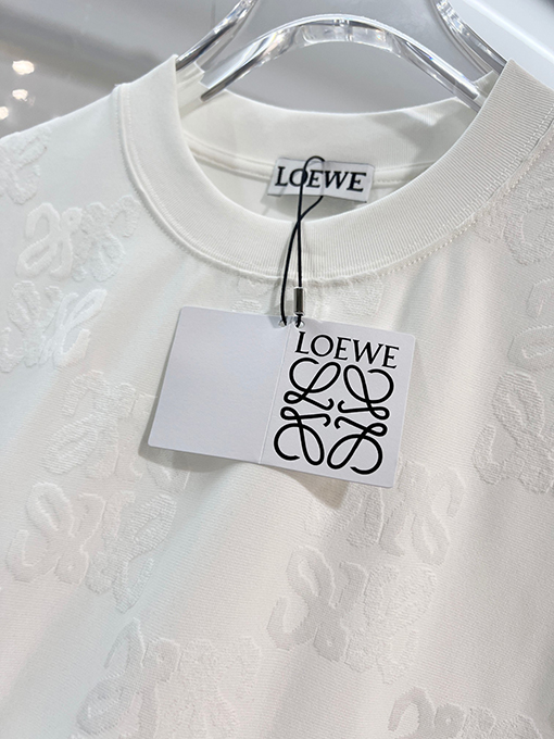 ロエベコピー フルカバープリントのモノグラムロゴ半袖Tシャツ