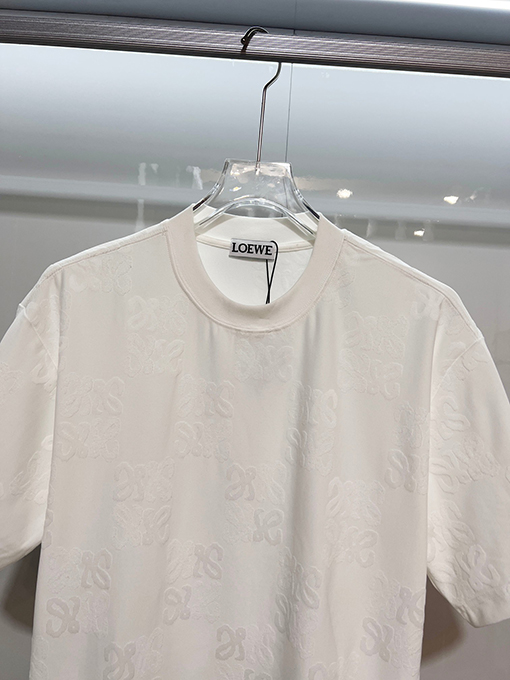 ロエベコピー フルカバープリントのモノグラムロゴ半袖Tシャツ