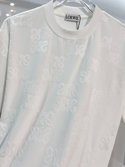 ロエベコピー フルカバープリントのモノグラムロゴ半袖Tシャツ