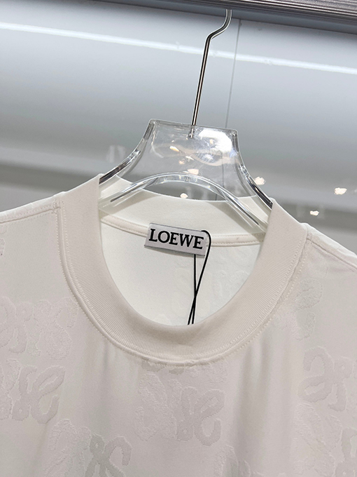 ロエベコピー フルカバープリントのモノグラムロゴ半袖Tシャツ