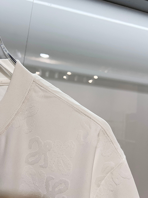 ロエベコピー フルカバープリントのモノグラムロゴ半袖Tシャツ