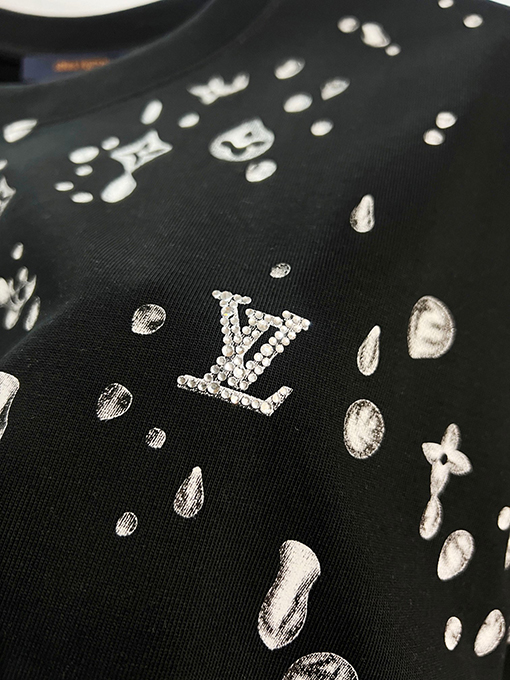 ルイヴィトン 全面モノグラムグラフィティラインストーンレターロゴ半袖Tシャツ